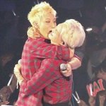 [카이] 종인이랑 타오의 격한 <b>포옹</b>ㅋㅋㅋㅋ