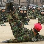 [짤북] 꺄르르꺄르르 <b>저</b>빨간<b>모자</b>아저씨 웃긴다ㅋㅋ