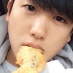 <b>아련</b>한 분위기의 치명적인 아이돌 셀카