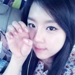 예쁜 <b>네일</b>아트 뽐내는 여자 아이돌