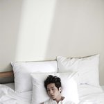 국민 연하남 서강준, 누나들 마음 사로 잡는 은밀한 침대화보 공개...