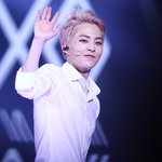[시우민] 흰 <b>셔츠</b> 새로뜬 고화질 