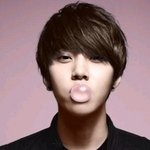 풍선껌 부는 귀여운 <b>아이돌들</b>