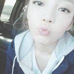 <b>분홍빛</b> 입술이 매력적인 女아이돌 셀카