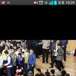 [EXO] 박근혜 <b>대통령</b> 앞에서 무릎 꿇음..