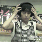 [백현] 큥이 <b>헤드셋</b>쓰는거 너무 귀엽다