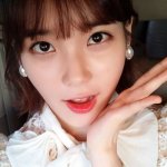 女아이돌의 귀여운 꽃받침 셀카 <b>포즈</b>