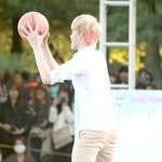 [EXO] 크리스가 <b>두손</b>으로 얼굴 감싸서 키스하면