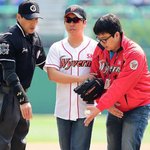 장애인의 날을 맞아 대표로 시구한 개그맨 <b>이동우</b>