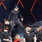 [EXO] <b>슈밍</b> 중심잡게 도와주는 루한