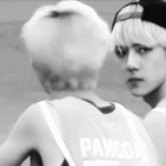 [EXO] 싸우고난 다음날 남사친과얘기하는 날보는.<b>gif</b>