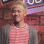 스트라이프 <b>패션</b>의 아이돌 멤버들