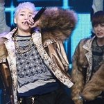 <b>표정</b>으로 노래하는 남자 아이돌