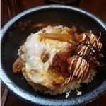 먹는 낙으로 하루를 버티는 곰사람