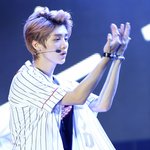 [EXO] 혹시나 루한포토북사려는 시우민최애들 있음