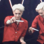 [EXO] 야광봉 <b>요로</b>케흔들면 휘어보여