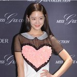 같은 가방 든 김유정-클라라 누가 더 <b>상큼</b>해?