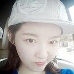 <b>민낯</b>에 모자만 쓴 女아이돌들