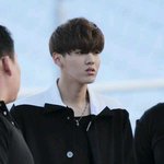 [EXO] 얘드라 이사진 크리스 바지 단추봐바