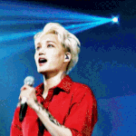 [카이] 카이 진지하게 노래부르는 짤.<b>gif</b>