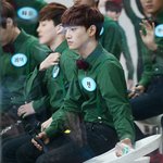 [EXO] 이제 겨우겨우 해피머니 <b>충전</b>했네