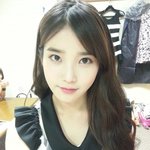 <b>셀카</b>잘찍는 아이유