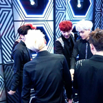 [EXO] 헐잠깐만<b>경수</b>어깨...