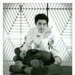 [EXO] 애들아 경수이거 누구<b>다리</b><b>위</b>에 앉은거야?