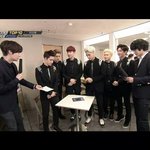 [EXO] 백현이<b>정준영</b>옆에서 발든거졸구ㅣㅋㅋㅋㅋㅋㅋㅋㅋ