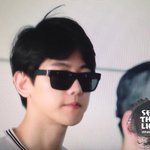 [EXO] 야 애들 입국함 같은 <b>하늘</b> <b>아래</b>에 있어