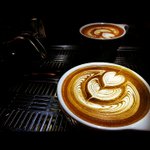 새로운 <b>라떼</b>아트를 소개합니다 :)