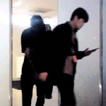 [EXO] 찬열이진짜아픈가봐..팔잡고가는거봐ㅠㅠㅠ