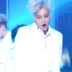 [카이] 종인이 볼<b>드럼</b>할때 입꼬리 올라가는거