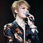 연기하는 김재중