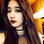 스모키 메이크업한 女아이돌 <b>셀카</b>