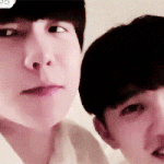 [도경수] 오늘 뜨순 <b>가운</b> 움짤 