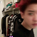 [EXO] 룸메 카메라로 자신의 모습을 확인하는 찬열이