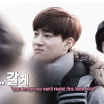 [EXO] 수호가 리더로서 같이 물에 들어가자니까.<b>gif</b>