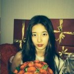 [수지] <b>성년</b>의날 선물 인증샷  셀카  수지..