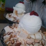 [EXO] 설빙 <b>개존맛</b> 좋아하는애들없냐