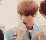 [EXO] 야미친요정도<b>립밤</b>을바르네