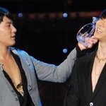 1위하고 <b>신이</b> 난 아이돌들