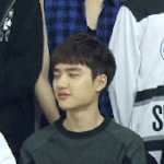 [EXO] 경수 <b>입술</b>깨물고 눈썹 씰룩씰룩 ㅠㅠ