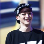 <b>입꼬리</b>가 예쁜 첸