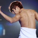 섹시한 <b>상의</b> 탈의 男아이돌들