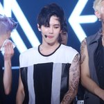 [백현] 애들<b>단체</b>로문신한거야..?
