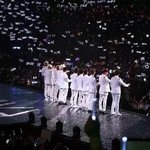 [EXO] 흰색<b>슈트</b>를봐도 감흥이없다