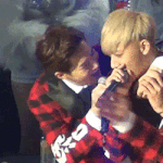 [EXO] "타오야 우리 이제 그만 마시고 <b>쉬러</b>갈까?"