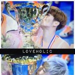 [시우민] 시상식또있어 잠깐만 <b>트로피</b> 너어..