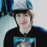 삐뚤게 <b>모자</b> 쓴 귀여운 아이돌의 셀카 모음